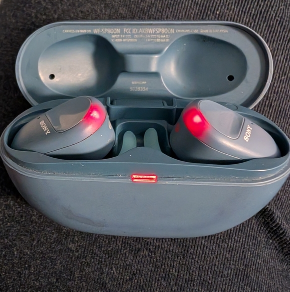 SONY WF-SP800N Noise Cancelling Earbuds - Picture 3 of 5